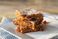 Cozy Spiced Raisin Bars