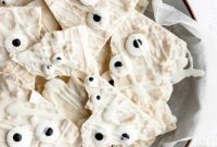 Hauntingly Simple Oreo Mummy Bark