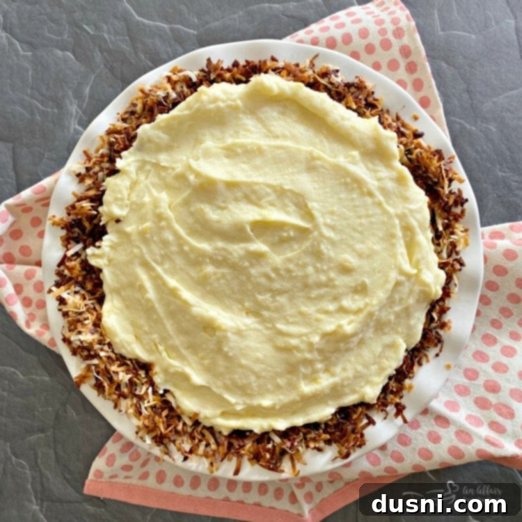 Spreading vanilla custard over banana slices in a pie crust