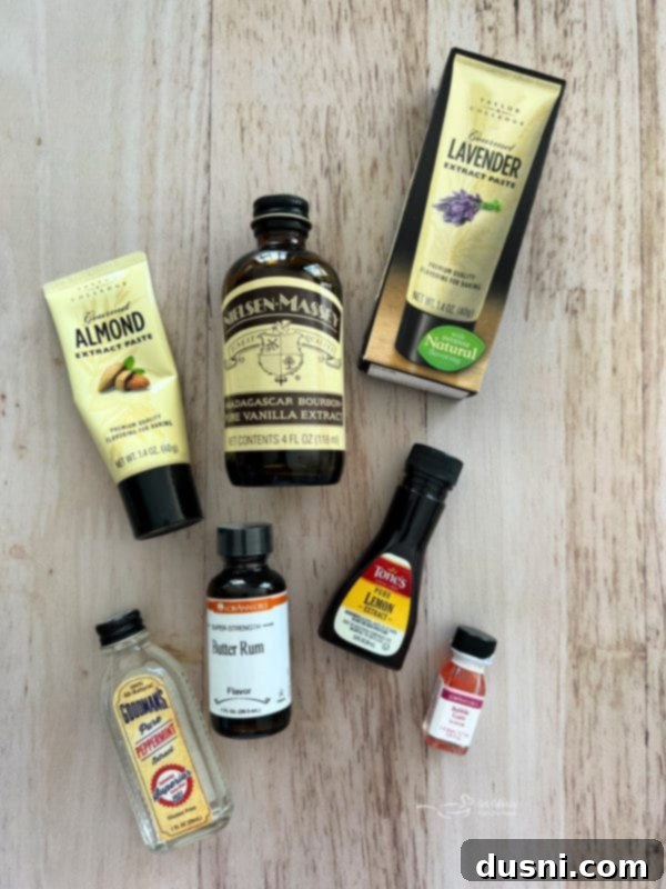 Ekstraktlarla Aromalı Şeker Yapımı 3 Assorted extracts and a bowl of granulated sugar, ready for flavoring.