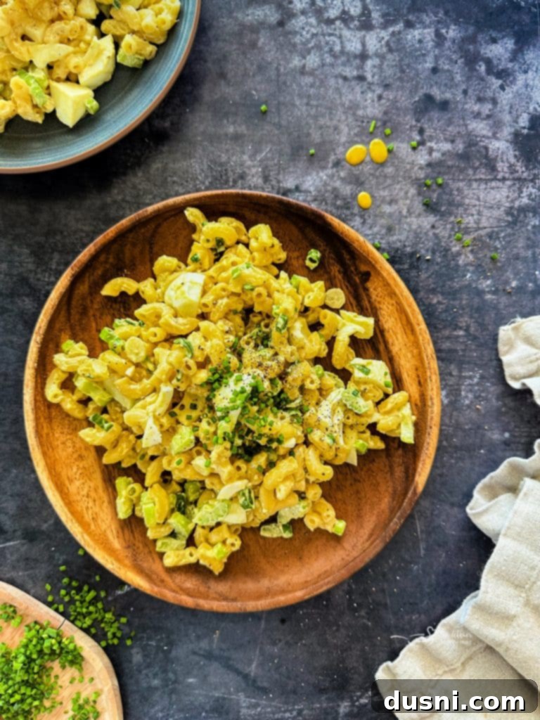 A Pinterest-friendly image of Mom's Macaroni Salad with text overlay.