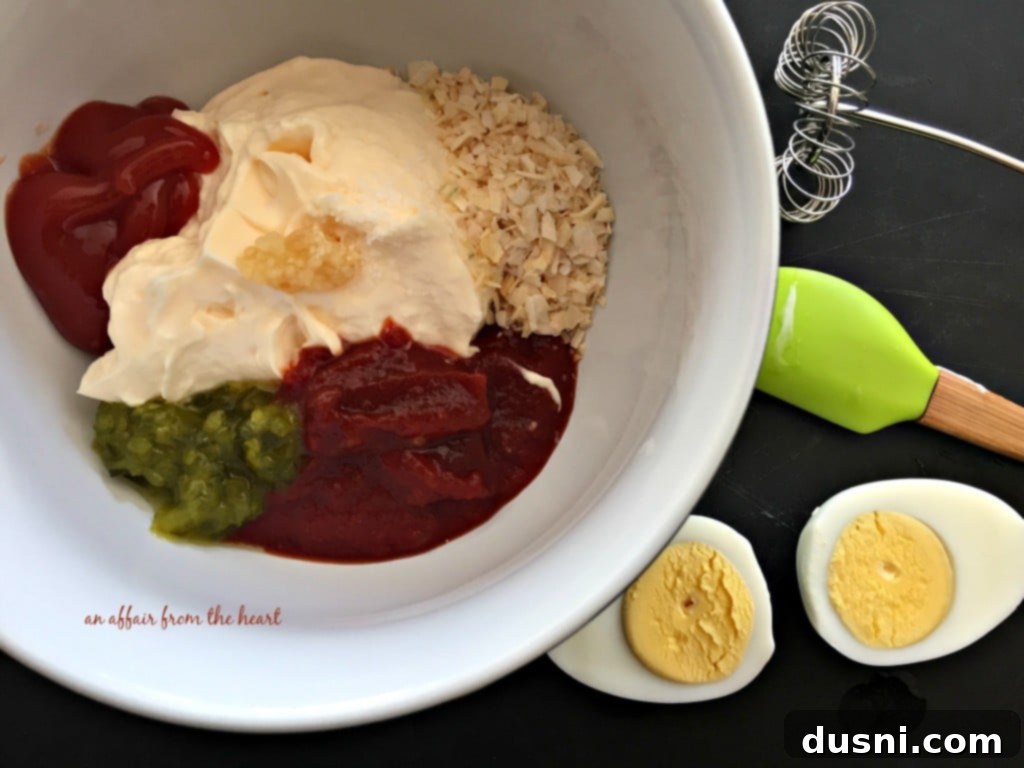 Whip Up Your Own Thousand Island Dressing 3 A smaller bowl of homemade Thousand Island Dressing, perfectly blended and ready for dipping.